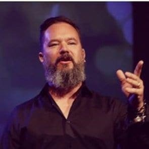 photo of chris elmore speaking publicly